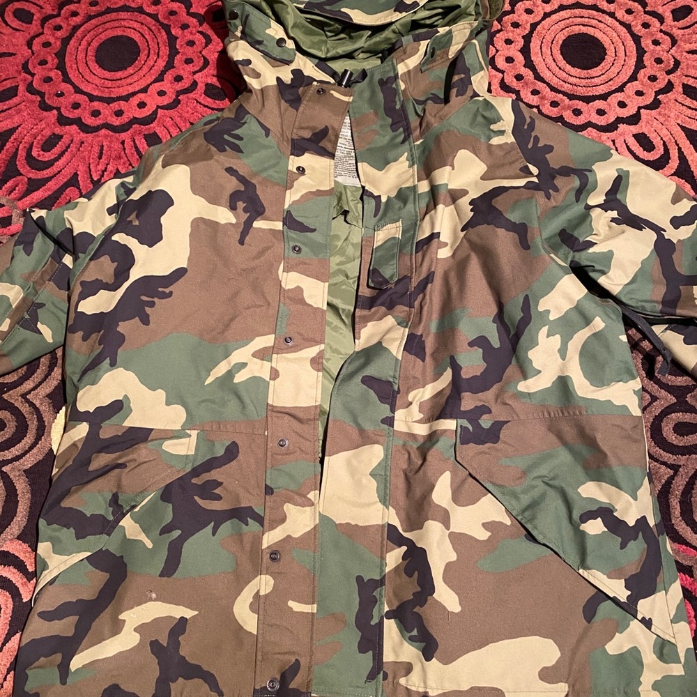 Woodland camo parka Size: LR